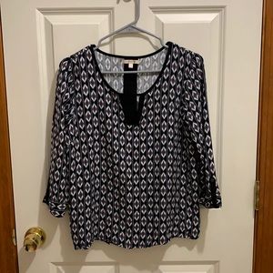 Skies are Blue patterned top EUC